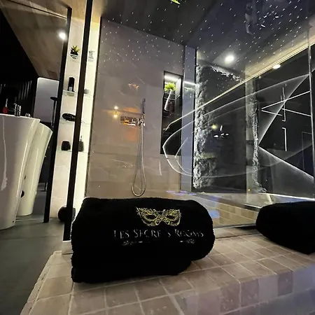 Les Secrets Rooms/love